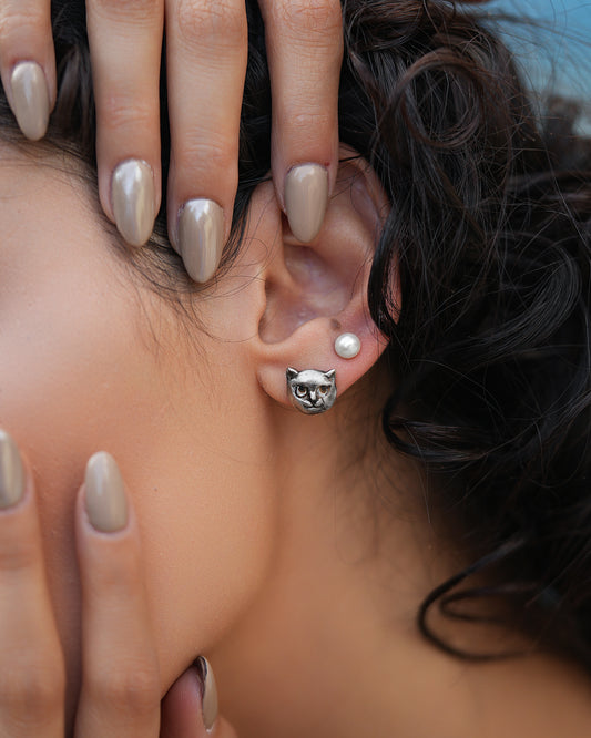 Purrl Mismatch – Cat & Pearl Stud Earring Set